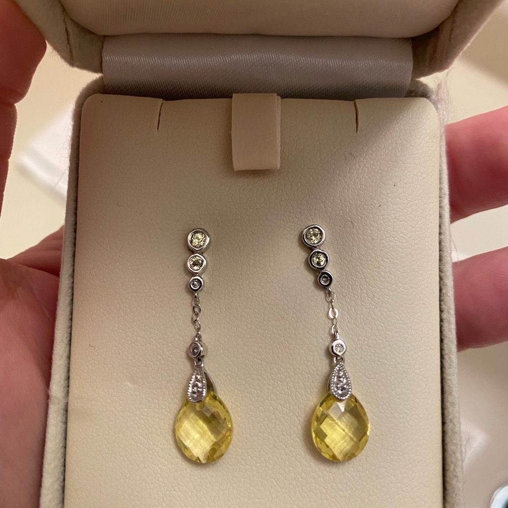 Earrings - Picture 2 of 5